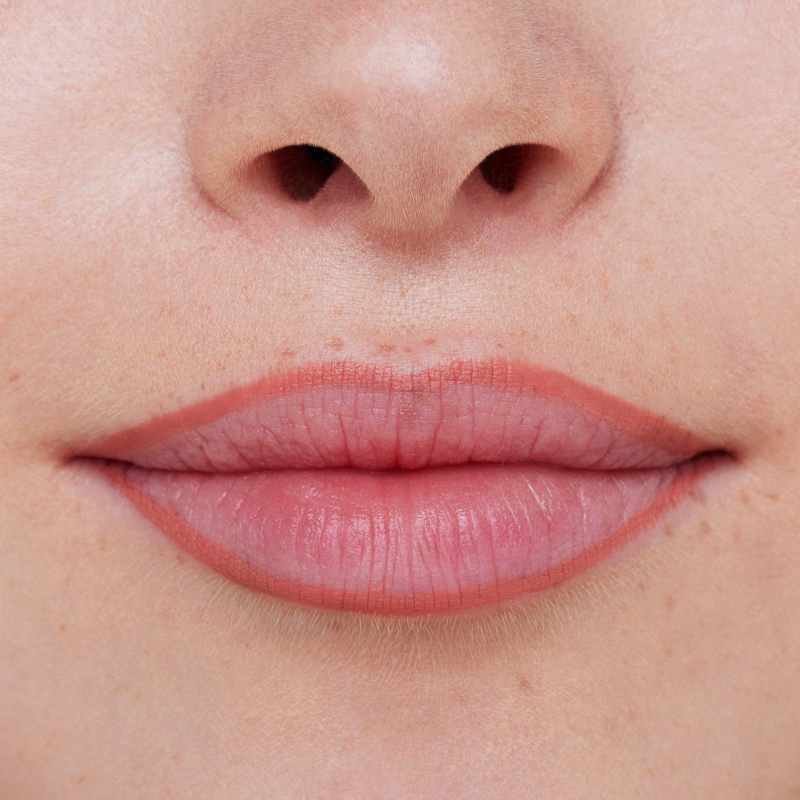 Essence Crayon à Lèvres 8h Matte Comfort Lipliner 03 Soft Beige